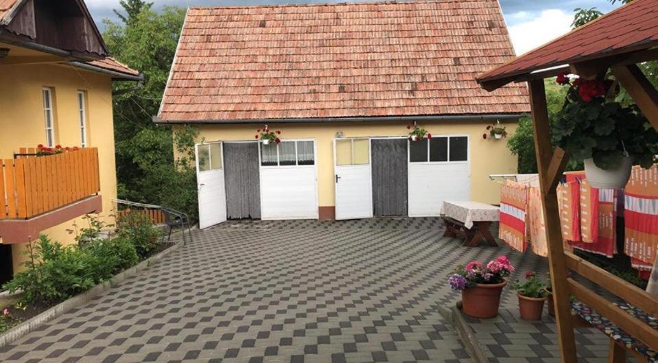 Balázs Vendégház Lupeni  Esterno foto